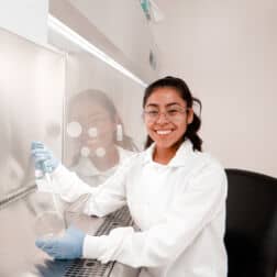Alondra Martinez Osorno in the lab.
