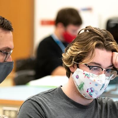 Jason Kilgore, Ph.D., associate professor of biology, teaches a class in Dieter-Porter October 27, 2020 on the campus of Washington &amp; Jefferson College.